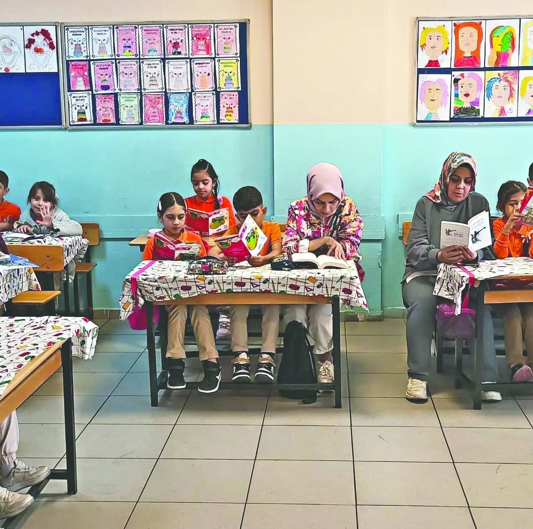 Mesleğini seven öğretmenden örnek okuma projesi