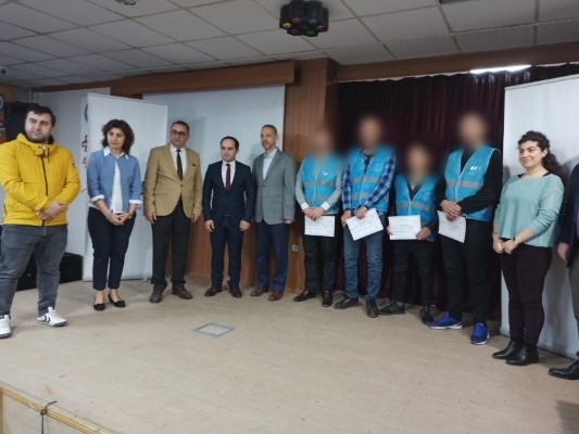 Meslek edinen yükümlülere sertifikaları takdim edildi 