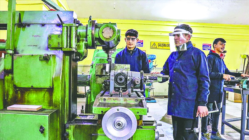 Meslek liselerinden 2 milyar lira katkı
