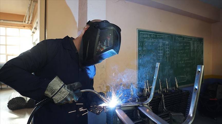 Meslek liseliler üreterek geleceğe hazırlanıyor