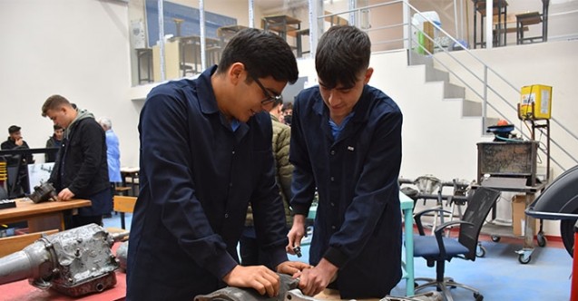 Meslek lisesini bitireni havada kapıyorlar