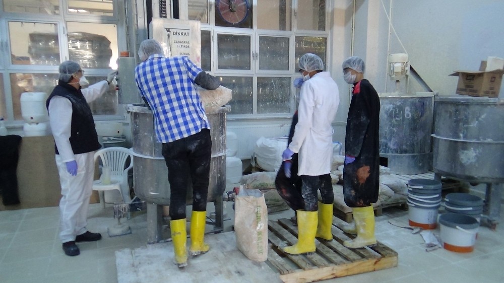 Meslek lisesinin ürettiği dezenfektanlara sipariş yağıyor 