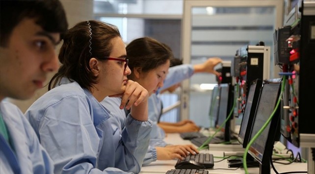 Mesleki eğitimde bin okula destek