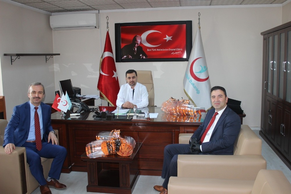 Mesleki ve Teknik Anadolu Lisesi yaptıkları siperlikleri hastaneye teslim etti 