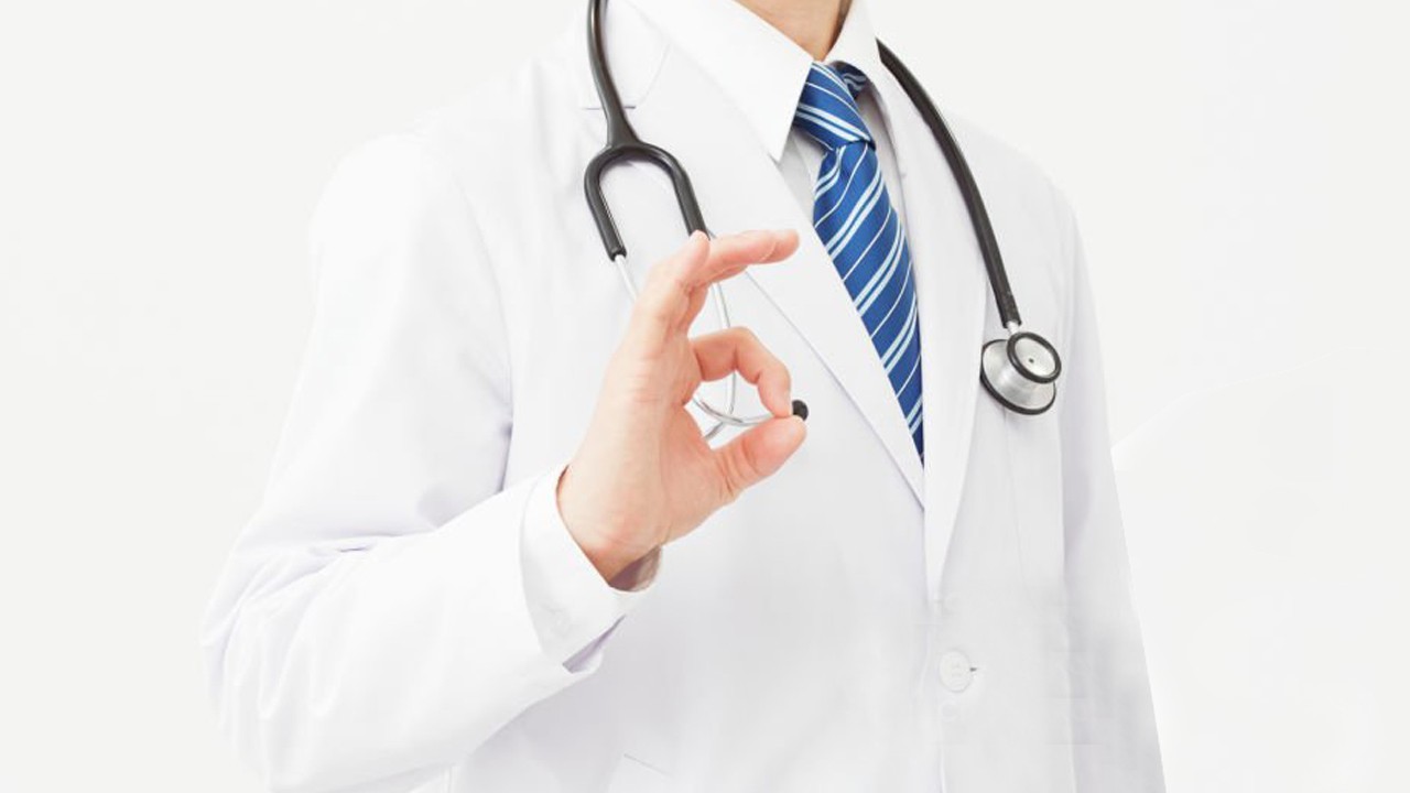 Meslekten atılanları topluyorlar: Bu doktor çöplüğü