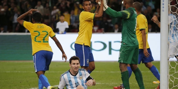 Messi atamadı, Tradelli samba yaptı!