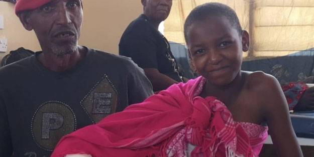 Mesut Özil Afrika'daki çocukların yüzünü güldürdü