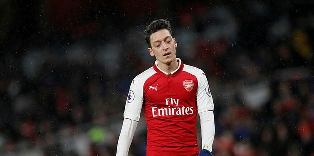 Mesut Özil diken üstünde