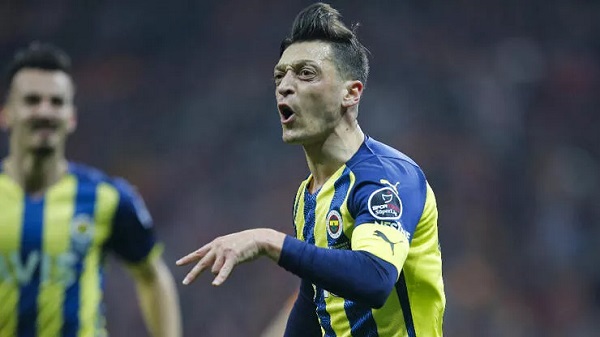 Mesut Özil Fenerbahçe'den ayrıldı mı? Mesut Özil hangi takımla anlaştı?
