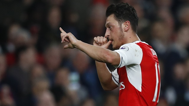 Mesut Özil için Manchester United söylentisi