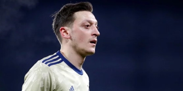 Mesut Özil İngiltere'de gündem oldu!