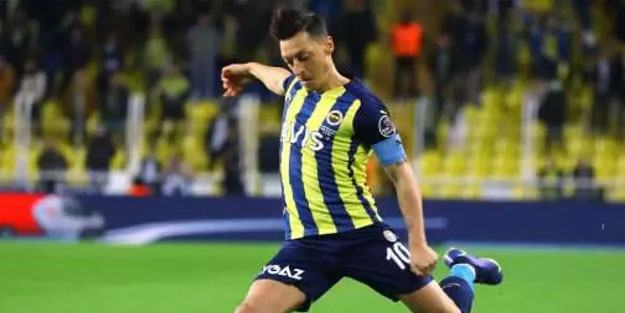 Mesut Özil'den ayrılık iddialarına cevap