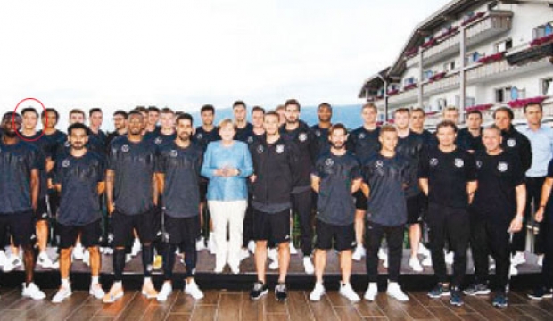 Mesut Özil'den boykot! Angela Merkel...