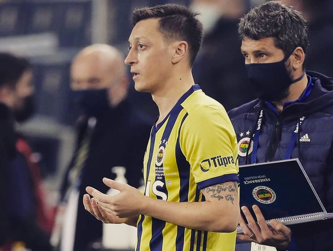 Mesut Özil'den olay cuma mesajı! Taşı gediğine koydu