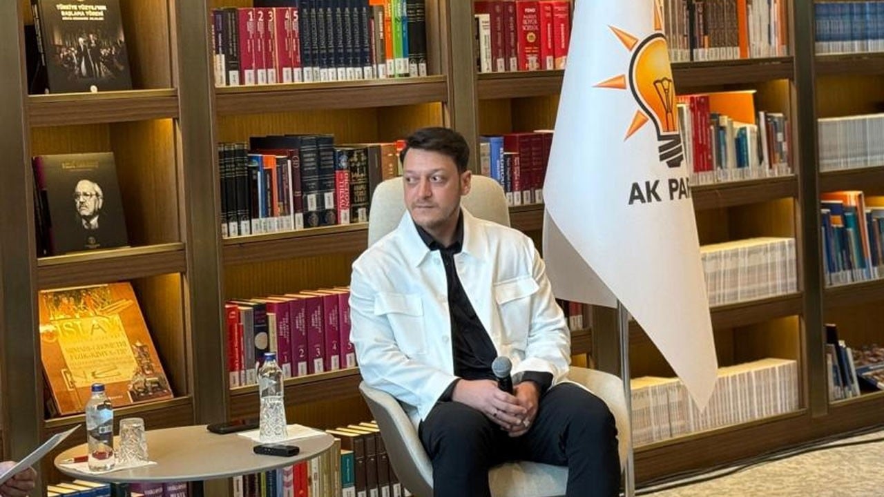 Mesut Özil’den telefon sorusuna ilginç cevap! ‘En ünlüsü Erdoğan gerisi yalan'