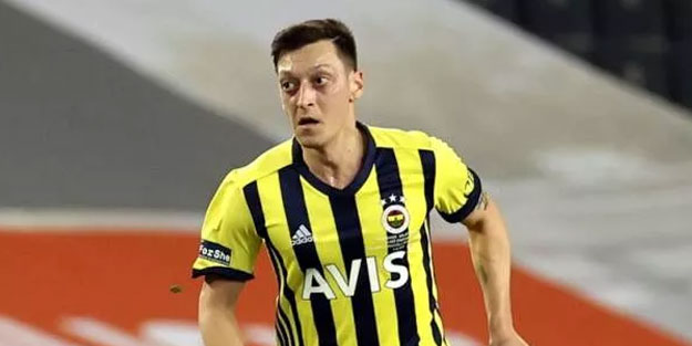 Mesut Özil'den Trabzonspor paylaşımı