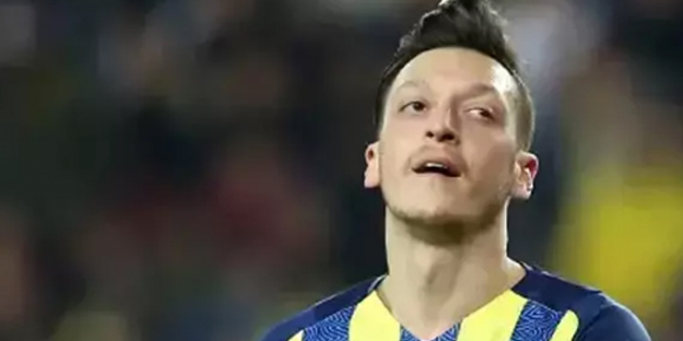 Mesut Özil’e herkes sordu: Son dakikada böyle bir karar alabilir mi? Hayranları oldukça şaşkın…