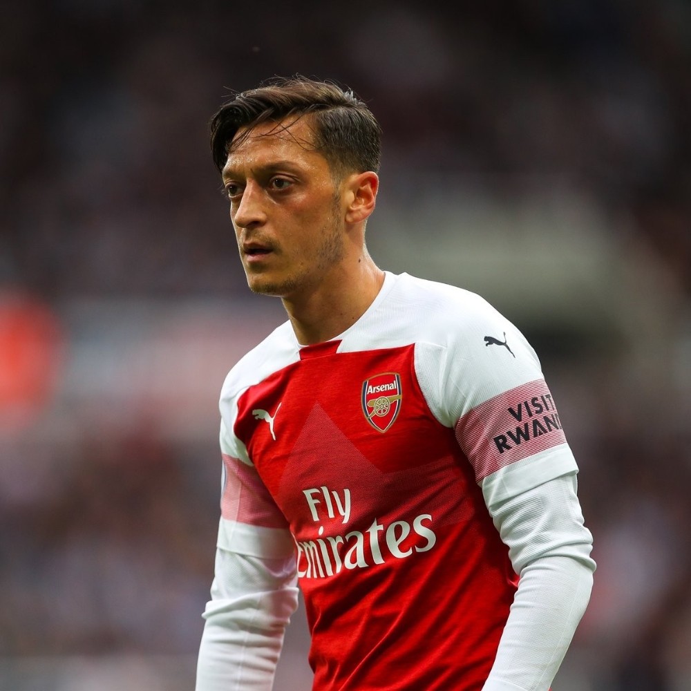 Mesut Özil’e Londra’da saldırı girişimi 