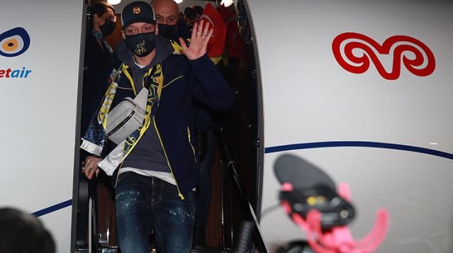 Mesut Özil’e mavi kart uygulaması!