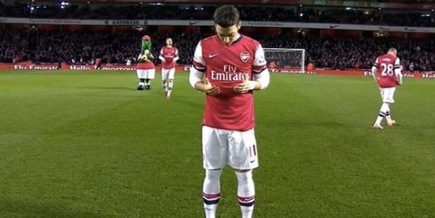 Mesut Özil'in besmelesi Arsenal'e galibiyeti getirdi