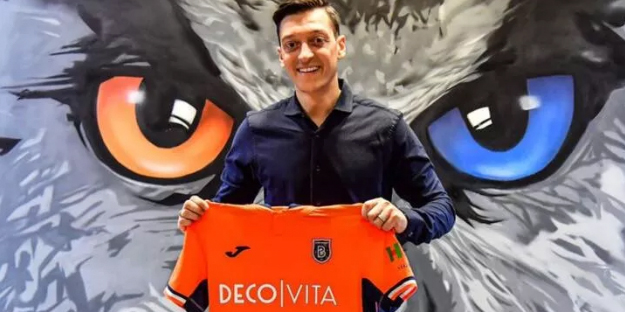 Mesut Özil'in menajeri İngiltere'de resmen açıkladı