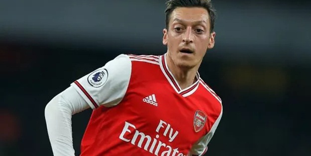 Mesut Özil'in menajerinden flaş açıklama