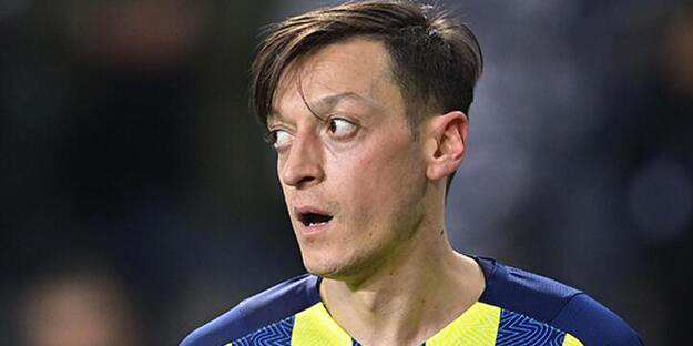 Mesut saha içinde yok, saha dışında var!