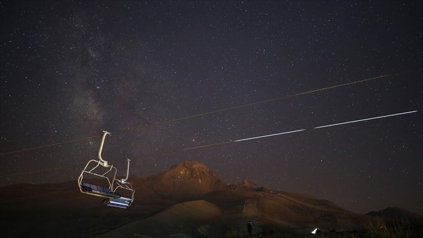 Meteor yağmurunu Erciyes Dağı ve Yedigöller'de izlediler