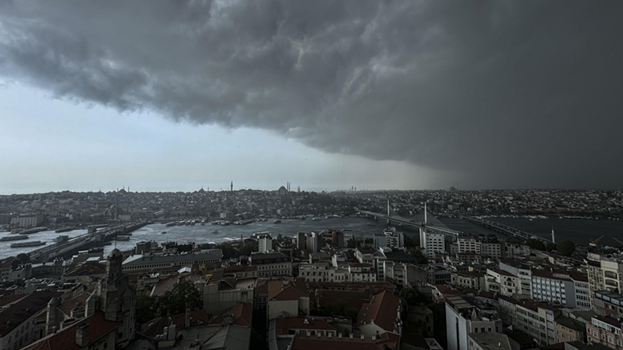 Meteoroloji ayrı, Valilik ayrı uyardı! Marmara'yı şiddetli bir...