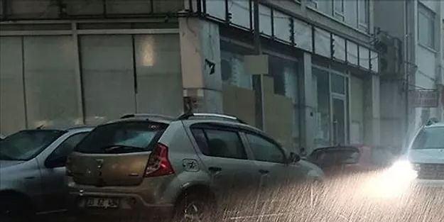 Meteoroloji o bölgeleri böyle uyardı! Bölgeye kuvvetli sağanak yağış geliyor, hemen önlem alın! MGM hava durumu tahmini