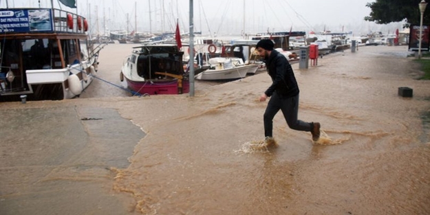 Meteoroloji'den 3 bölge için sel uyarısı