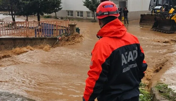 ‘Ahbaplar’ belki biraz utanır! AFAD millet için teyakkuzda