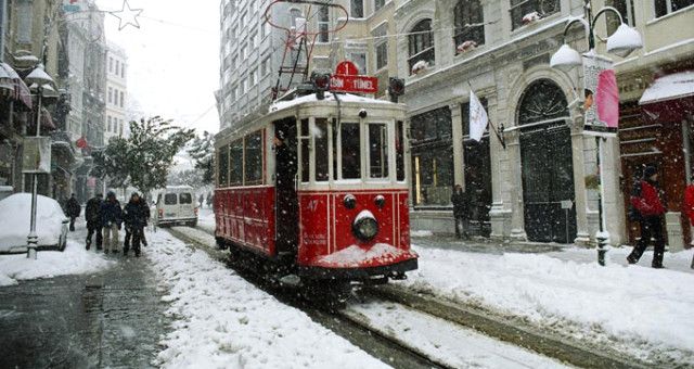 Meteoroloji uyardı: İstanbul'a kar geri geliyor!