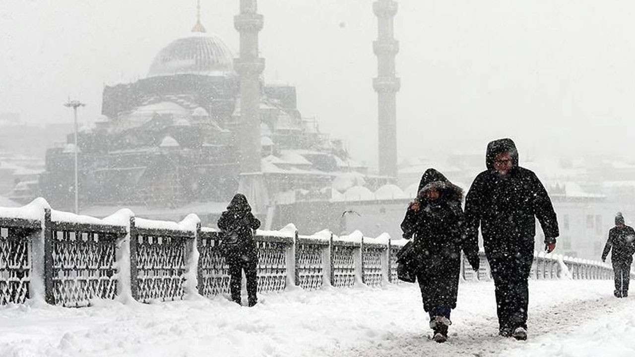 Meteoroloji uzmanı müjdeyi verdi: İstanbul'a ne zaman kar yağacak?