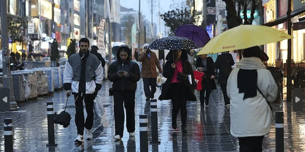 Meteoroloji'den 12 il için gök gürültülü sağanak uyarısı! Sarı kodlu alarm verildi