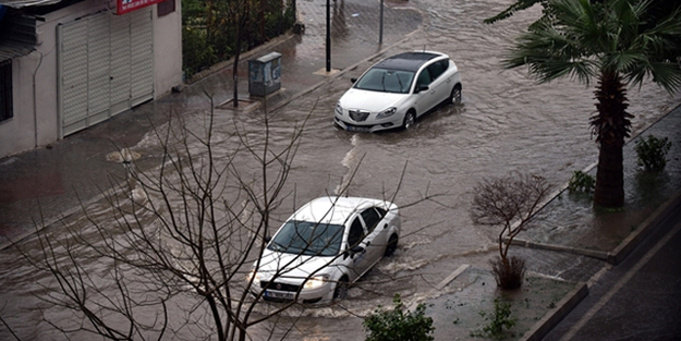 Meteorolojiden 6 ile sel uyarısı! Tehlike devam ediyor