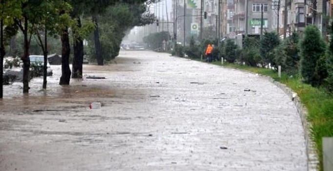Meteorolojiden Doğu Karadeniz'e kuvvetli sağanak yağış uyarısı