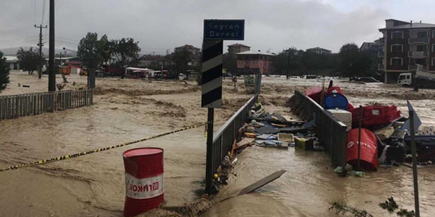 Meteorolojiden 'felaket' uyarısı! 2 ilçeyi su bastı