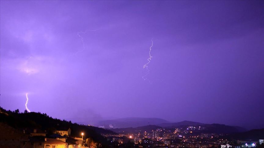 Meteorolojiden fırtına ve sağanak uyarısı
