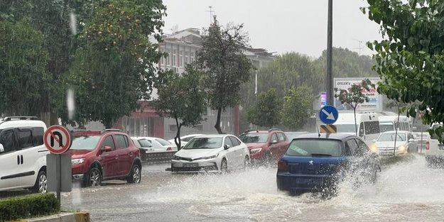 Meteoroloji flaş uyarı açıklaması yaptı! Çağrıda bulundular: Türkiye'de O ile bu gece itibarıyla fırtına geliyor