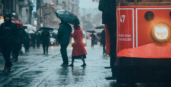 Meteorolojiden İstanbullulara fırtına ve sağanak yağmur uyarısı