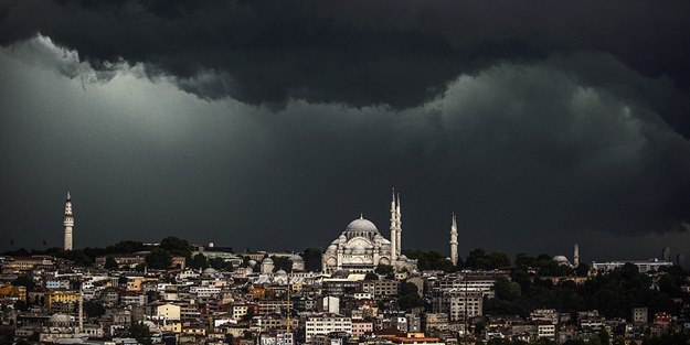 İstanbul'da beklenen yağış başladı!