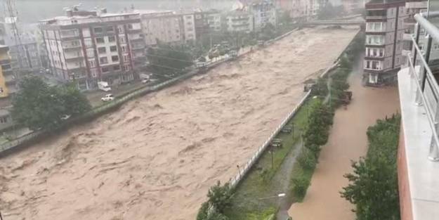 Meteoroloji'den Orta ve Doğu Karadeniz için 'şiddetli yağış' uyarısı