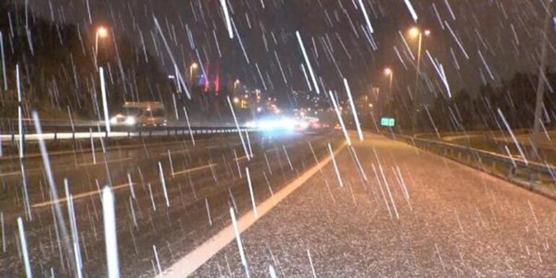 Meteoroloji'den peş peşe uyarılar! Ankara ve İstanbul'da kar yağışı