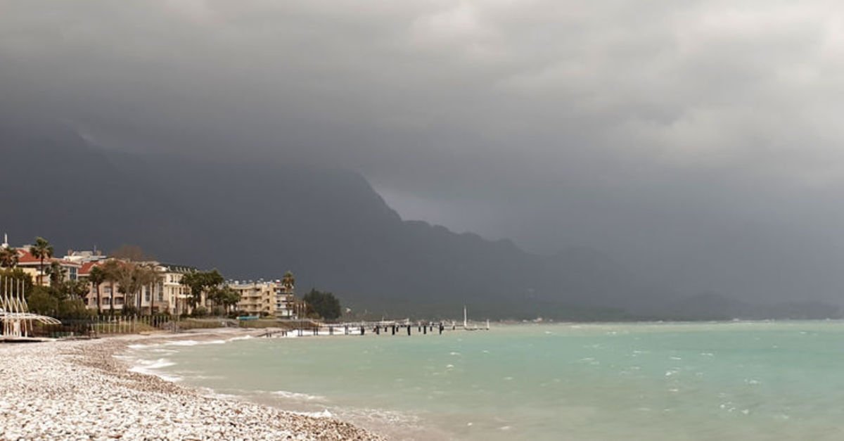 Meteoroloji'den sağanak ve fırtına uyarısı