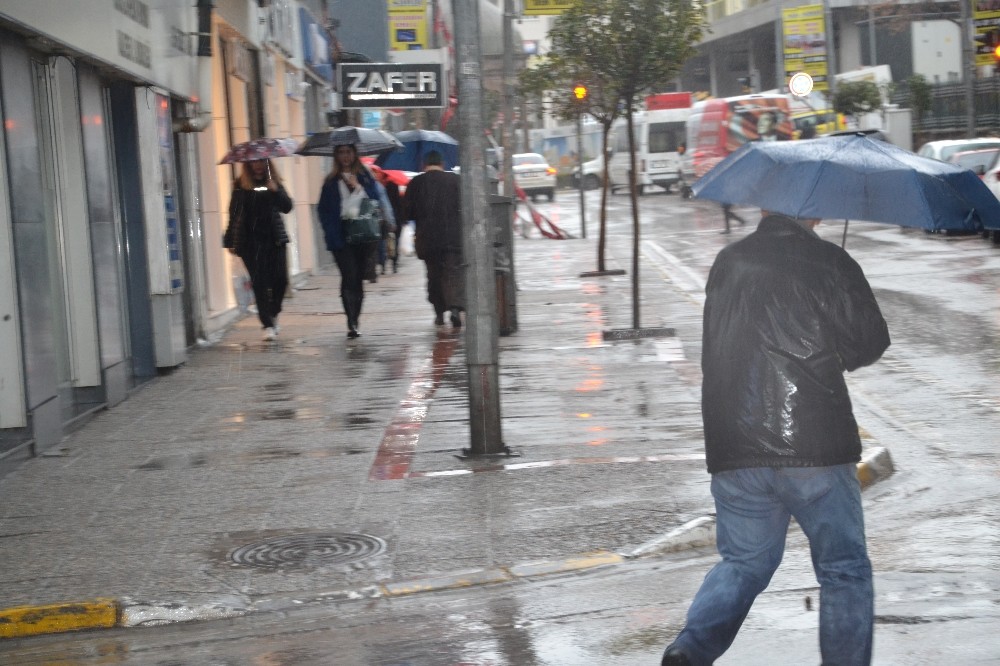 Meteorolojiden soğuk ve yağışlı hava uyarısı 