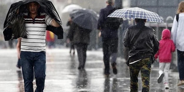 Meteoroloji'den uyarı: Önümüzdeki saatlerde geliyor! Kuvvetli sağnak yağış uyarısı...