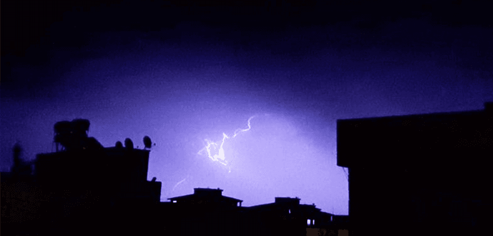 Meteoroloji’nin uyardığı o illerde geceyi şimşekler aydınlattı