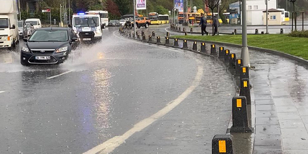 Meteorolojinin uyarısının ardından İstanbul'da sağanak yağış!