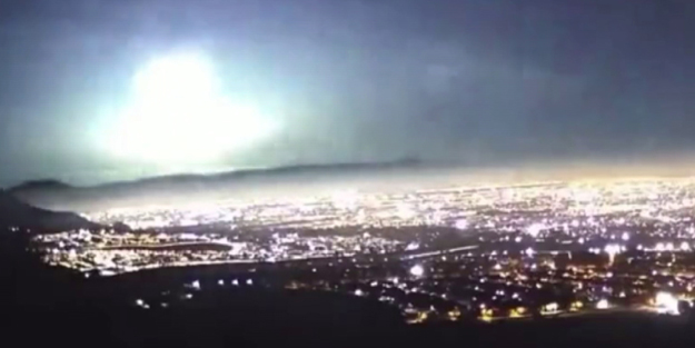 Meteorun düşme anı böyle görüntülendi!